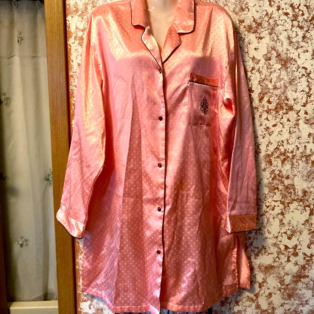 🩷 Pajama Gown, Luxurious Pink, Passports, XL, 83% Polyester, 17% cotton NEW‼️